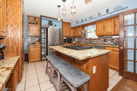 7308 Lake O Springs Avenue NW North Canton OH 44720