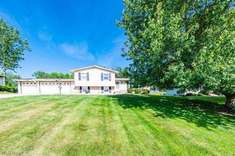 7308 Lake O Springs Avenue NW North Canton OH 44720