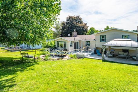 7308 Lake O Springs Avenue NW North Canton OH 44720