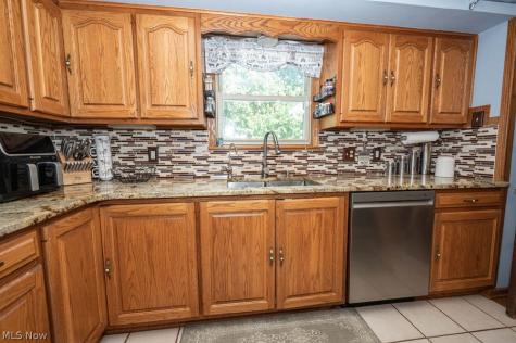 7308 Lake O Springs Avenue NW North Canton OH 44720