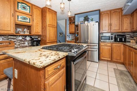 7308 Lake O Springs Avenue NW North Canton OH 44720