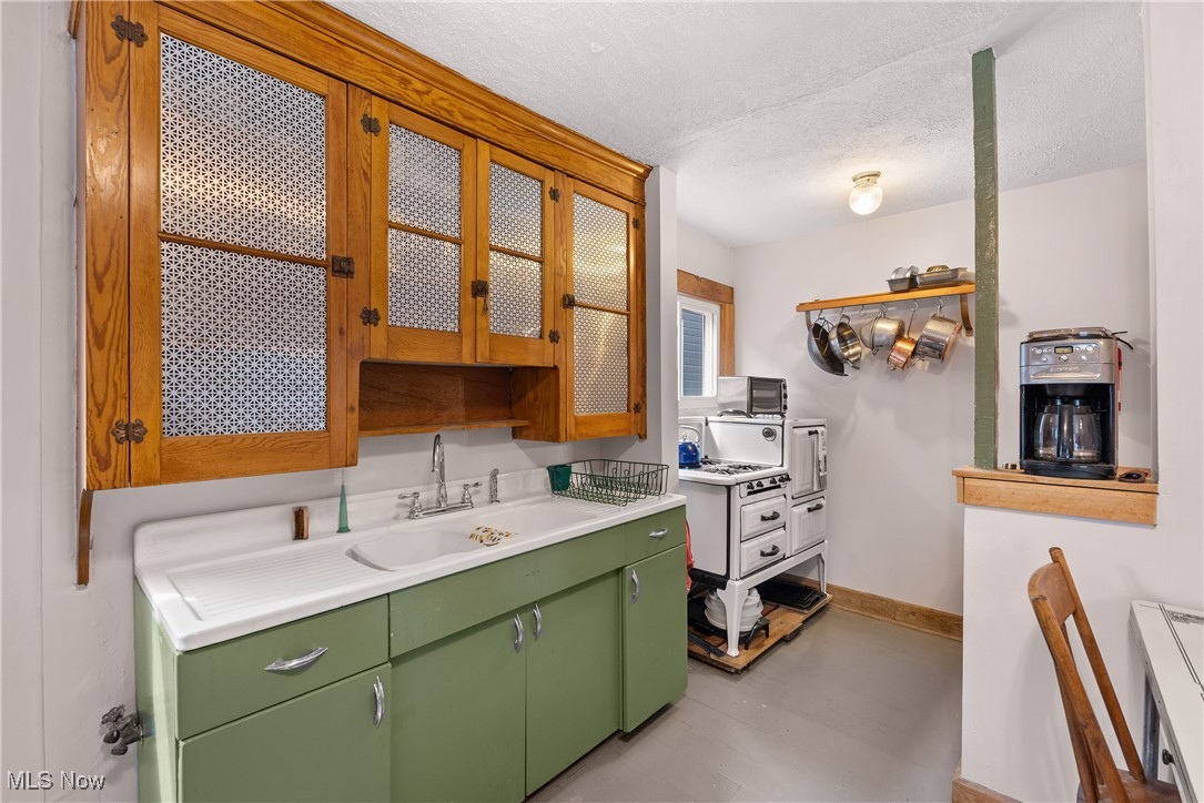 819 Brayton Avenue Cleveland OH 44113