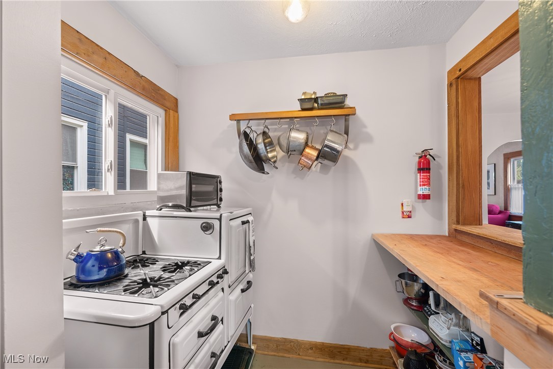 819 Brayton Avenue Cleveland OH 44113