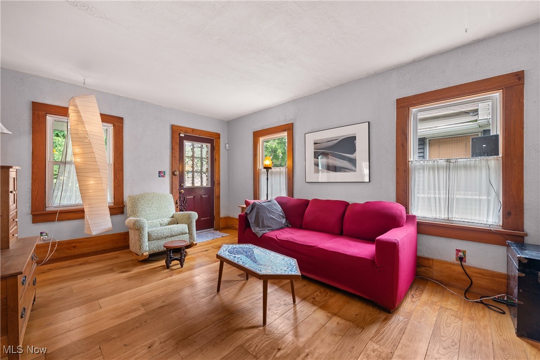 819 Brayton Avenue Cleveland OH 44113