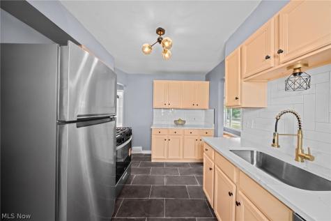 8219 Wainstead Drive Parma OH 44129