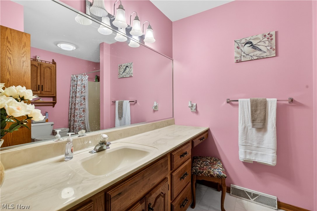 5144 Old Colony Road NW Warren OH 44481
