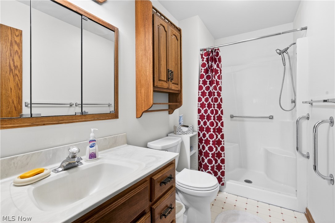 5144 Old Colony Road NW Warren OH 44481