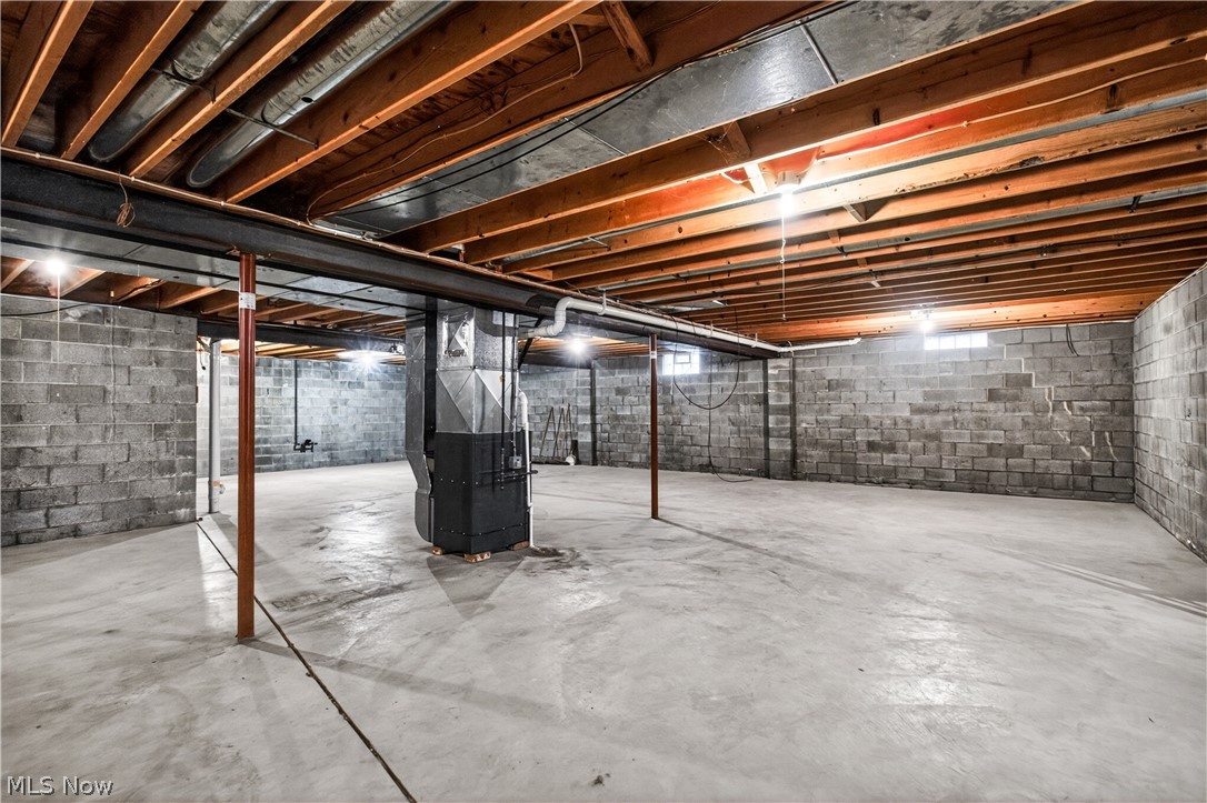 5144 Old Colony Road NW Warren OH 44481