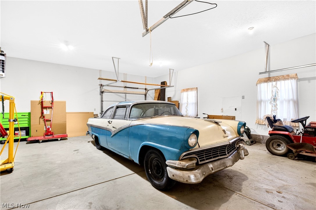 5144 Old Colony Road NW Warren OH 44481