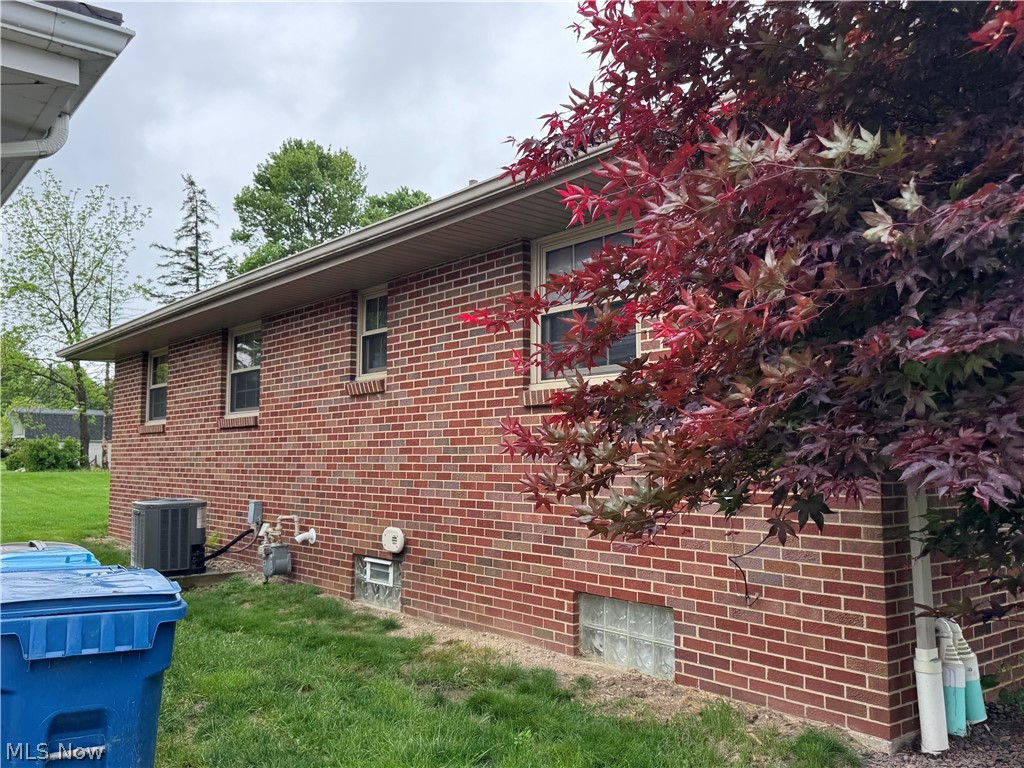 592 W Omar Street Struthers OH 44471
