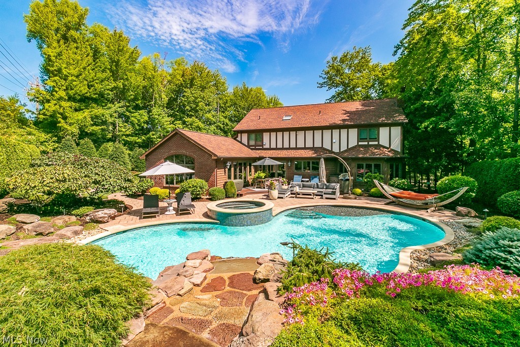 Gates Mills OH, 780 Village Circle