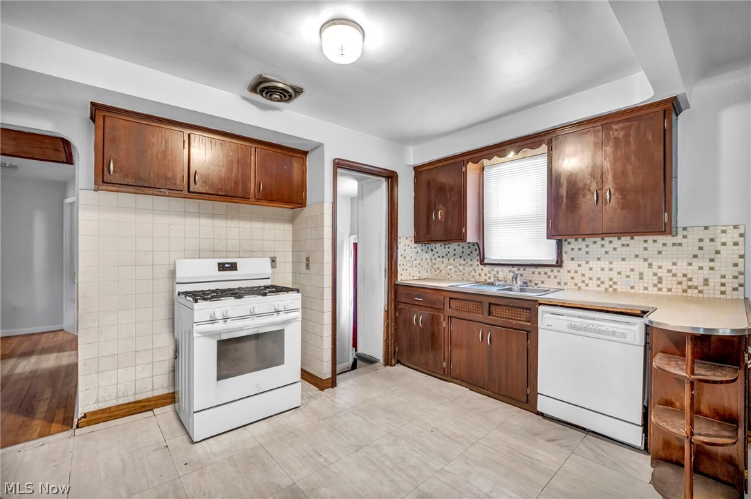 6702 Memphis Avenue Cleveland OH 44144