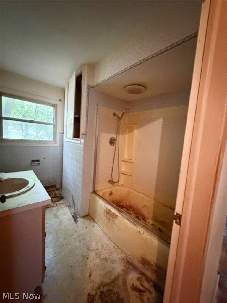 671 Lafayette Drive Akron OH 44303