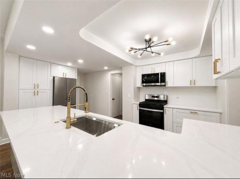 1307 Ford Street Lyndhurst OH 44124