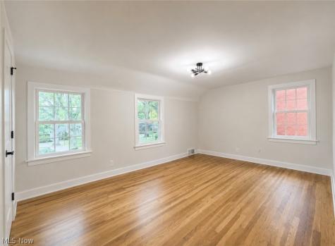 1307 Ford Street Lyndhurst OH 44124