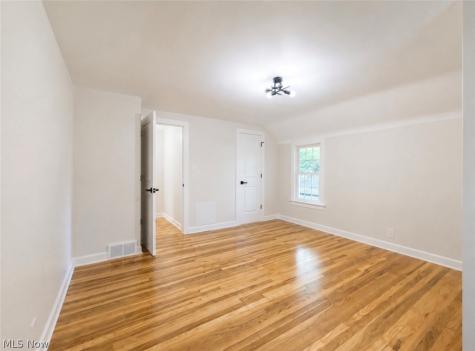 1307 Ford Street Lyndhurst OH 44124