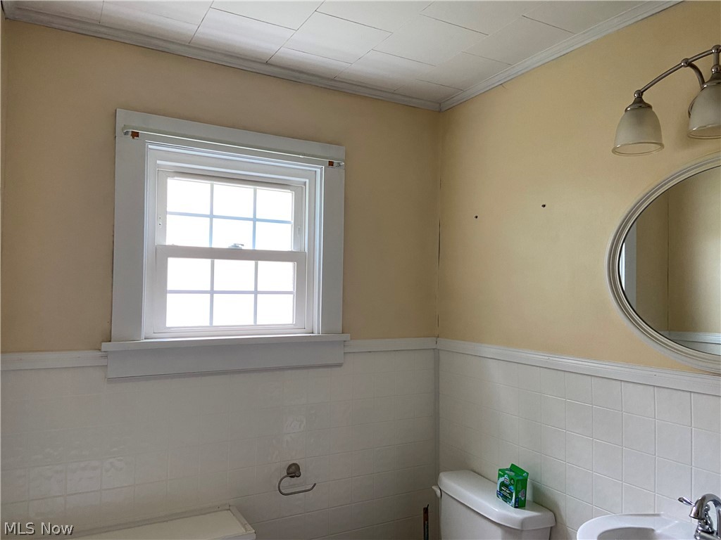 528 S River Street Newcomerstown OH 43832