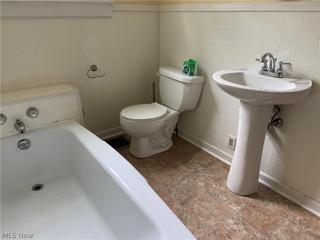 528 S River Street Newcomerstown OH 43832