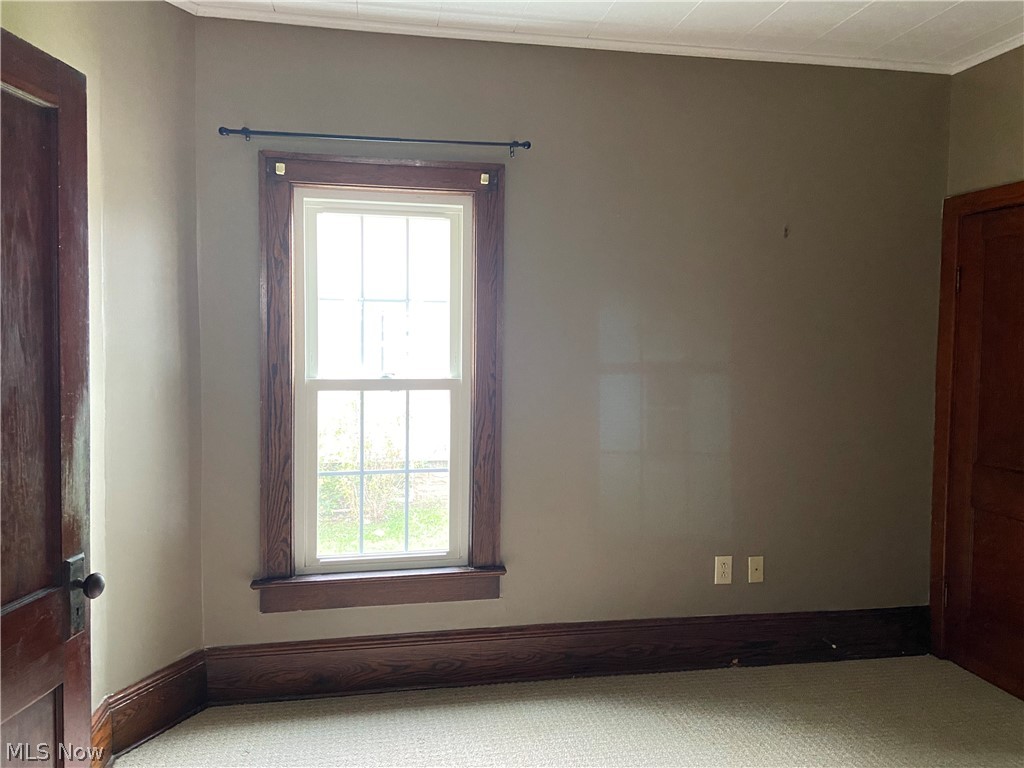 528 S River Street Newcomerstown OH 43832