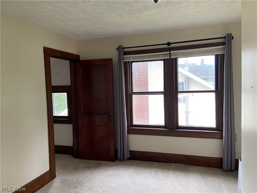 528 S River Street Newcomerstown OH 43832