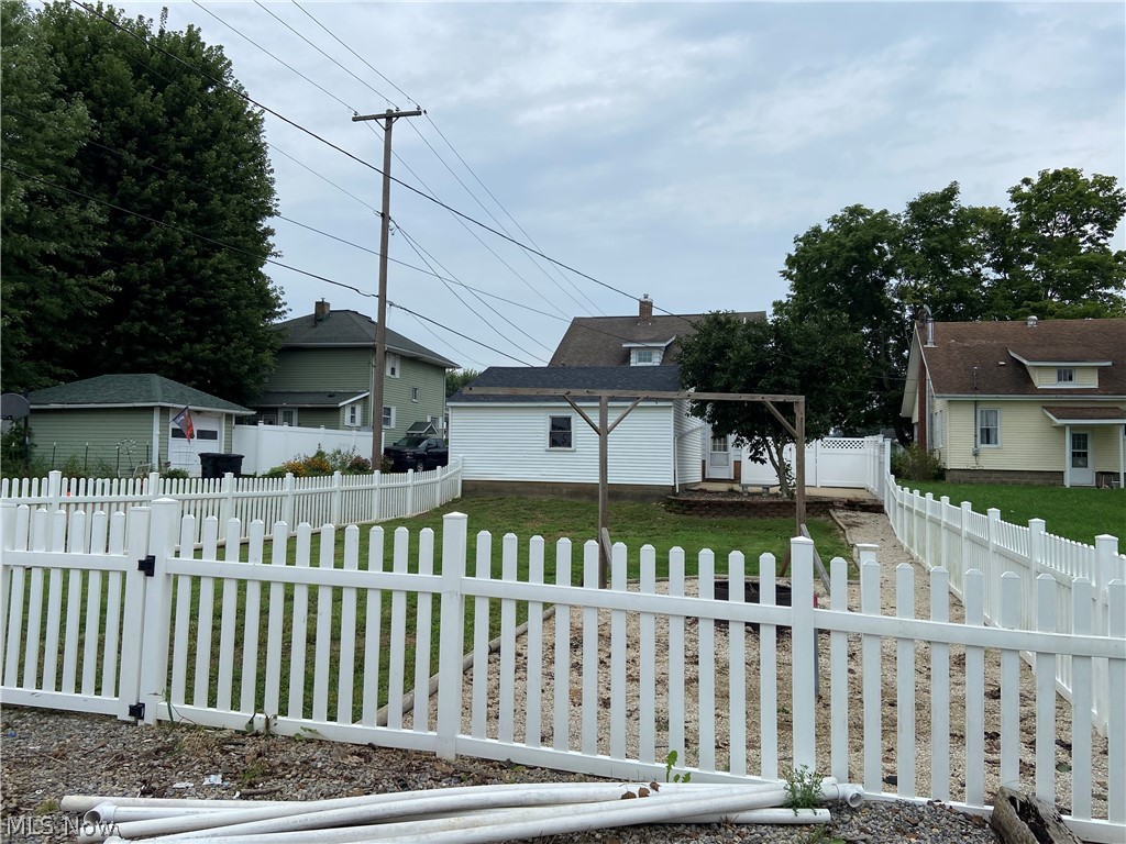 528 S River Street Newcomerstown OH 43832