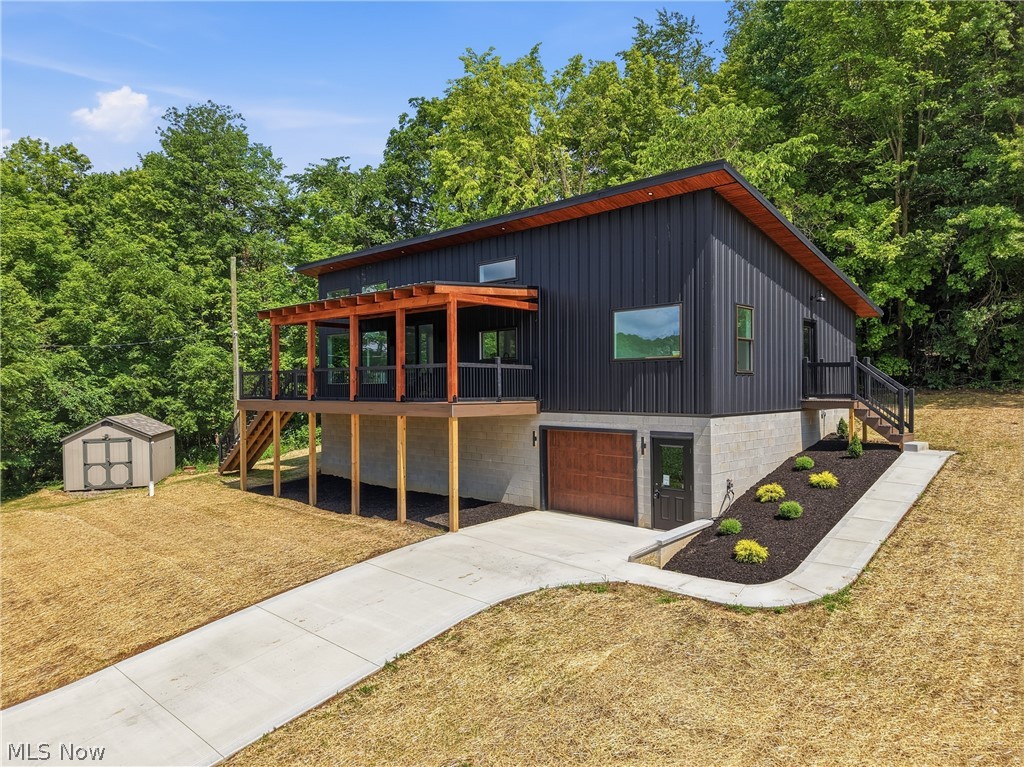 1297 Goshen Hill Road SE New Philadelphia OH 44663