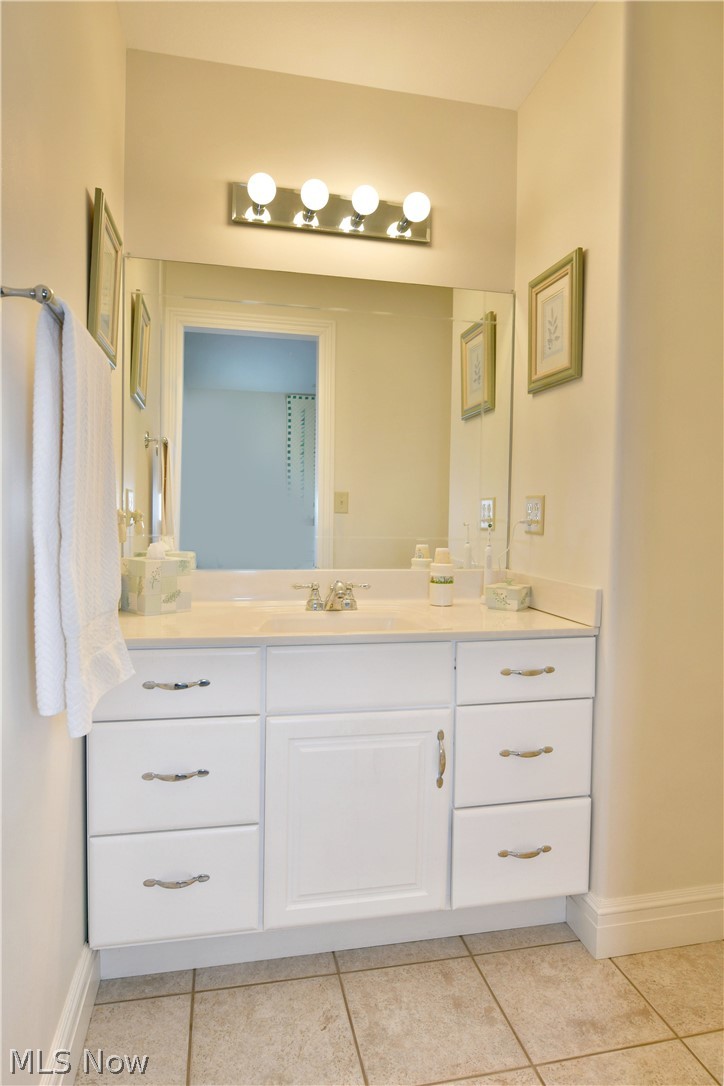 6367 Angel Court Warren OH 44481