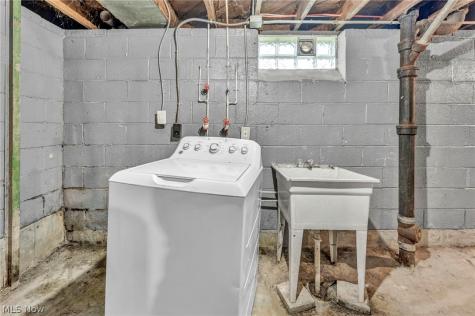 10212 Benham Avenue Cleveland OH 44105
