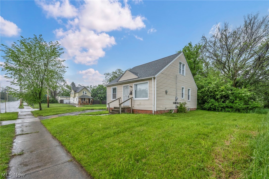 10212 Benham Avenue Cleveland OH 44105