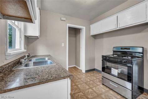 10212 Benham Avenue Cleveland OH 44105