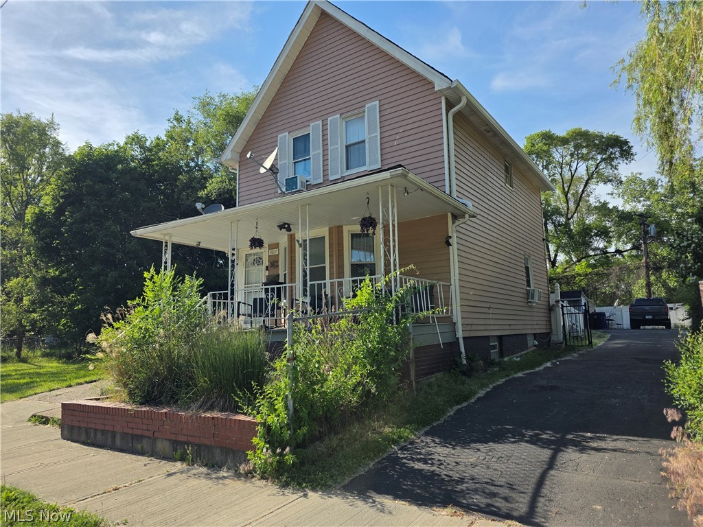 8817 Blaine Avenue Cleveland OH 44106