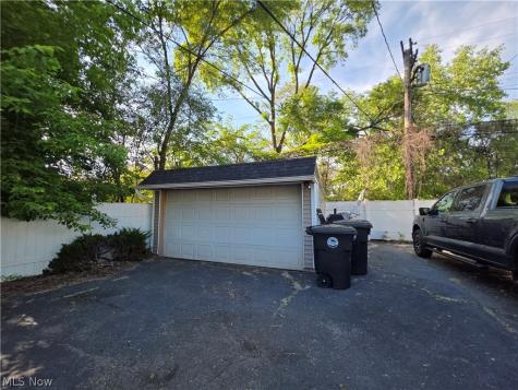 8817 Blaine Avenue Cleveland OH 44106