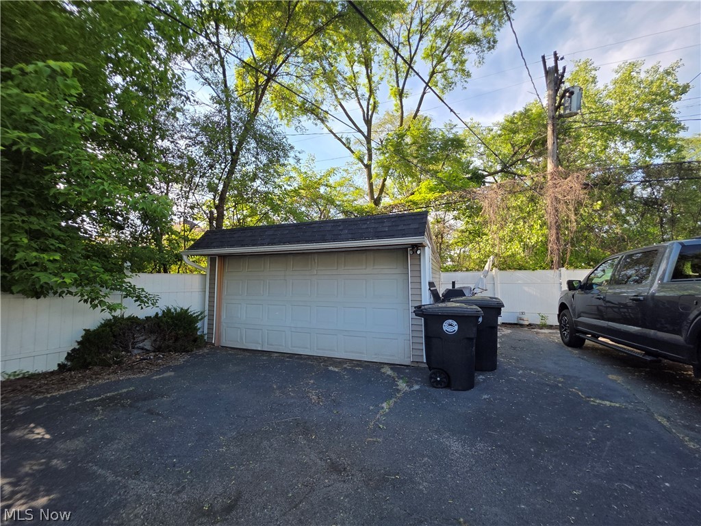8817 Blaine Avenue Cleveland OH 44106