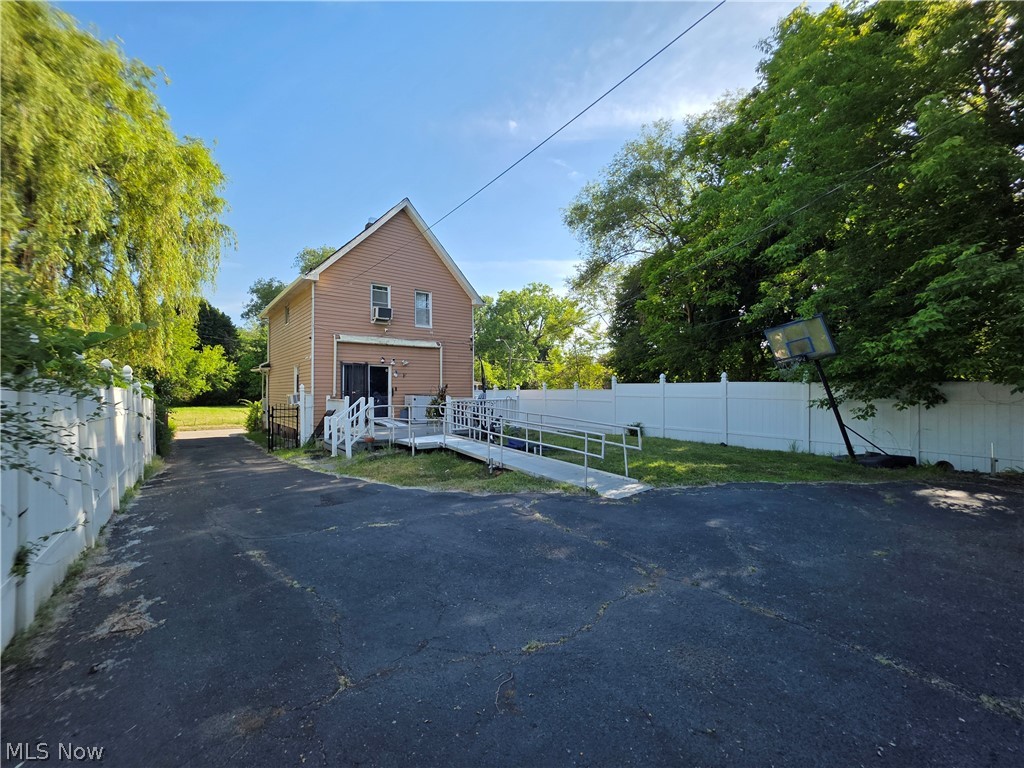 8817 Blaine Avenue Cleveland OH 44106