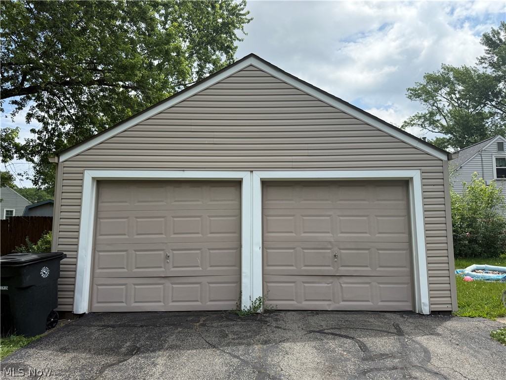 1479 Maplewood Street NE Warren OH 44483