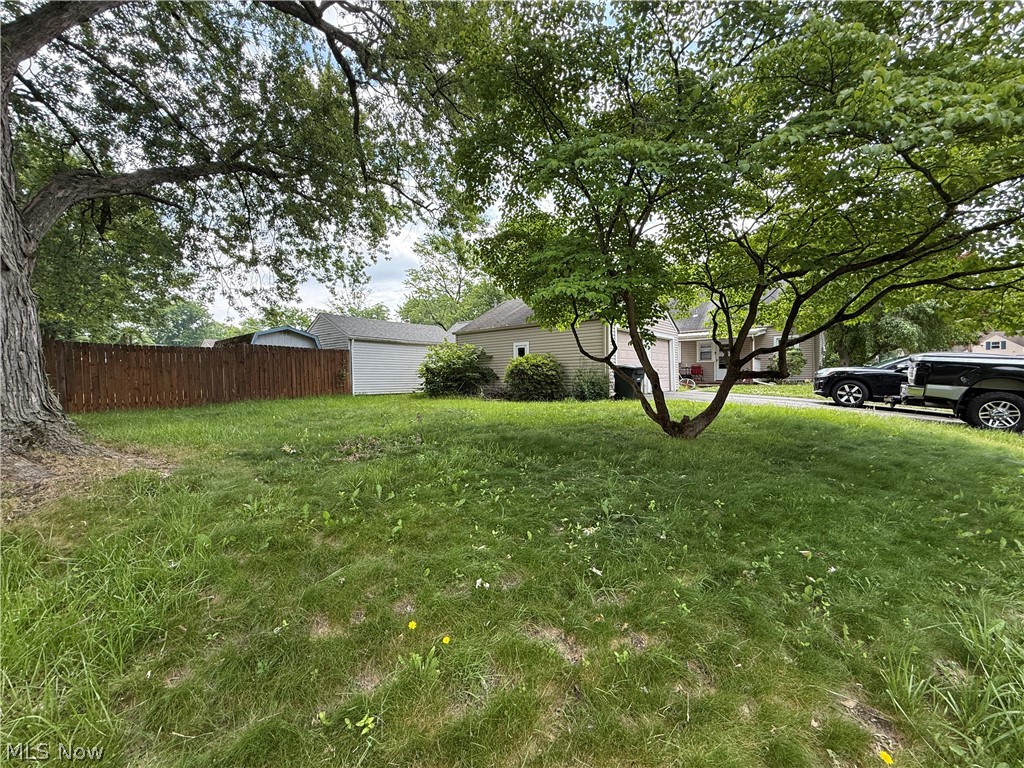 1479 Maplewood Street NE Warren OH 44483