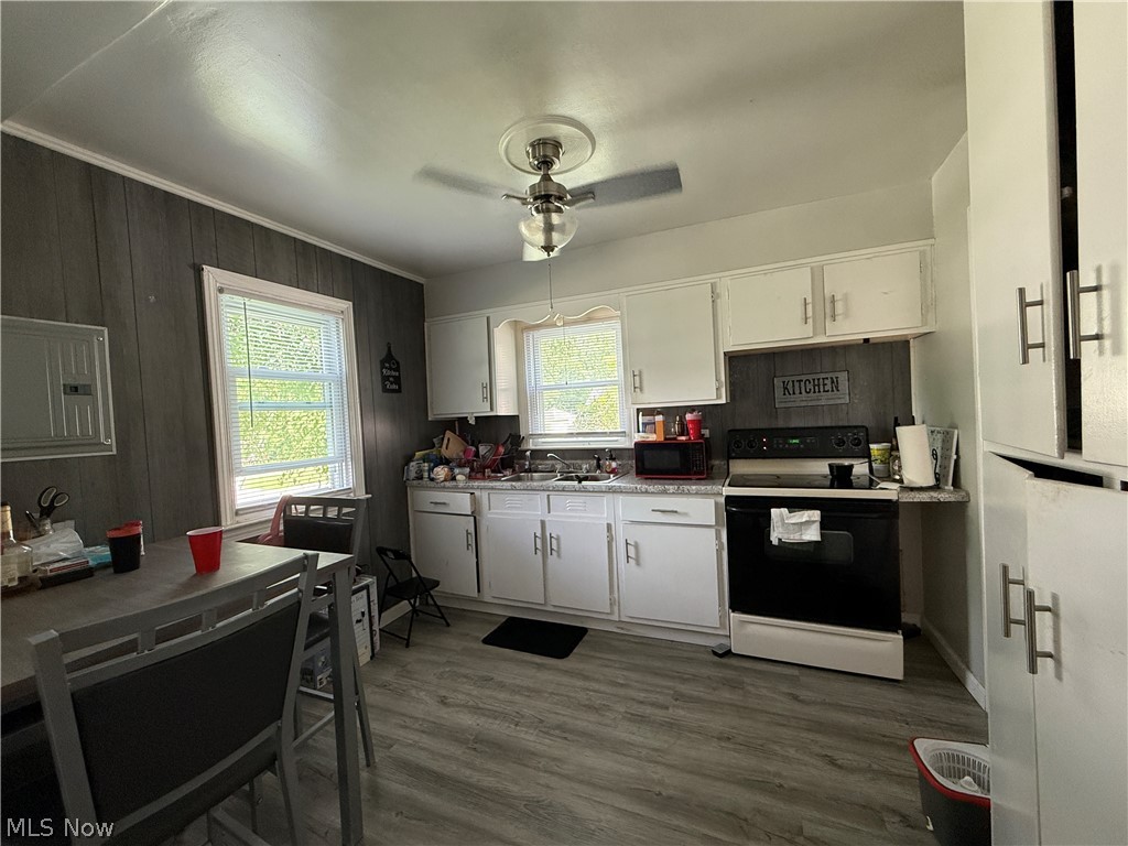 1479 Maplewood Street NE Warren OH 44483