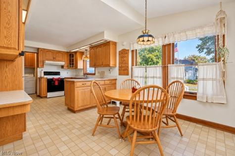 1323 Richmond Road Lyndhurst OH 44124