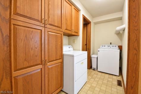 1323 Richmond Road Lyndhurst OH 44124