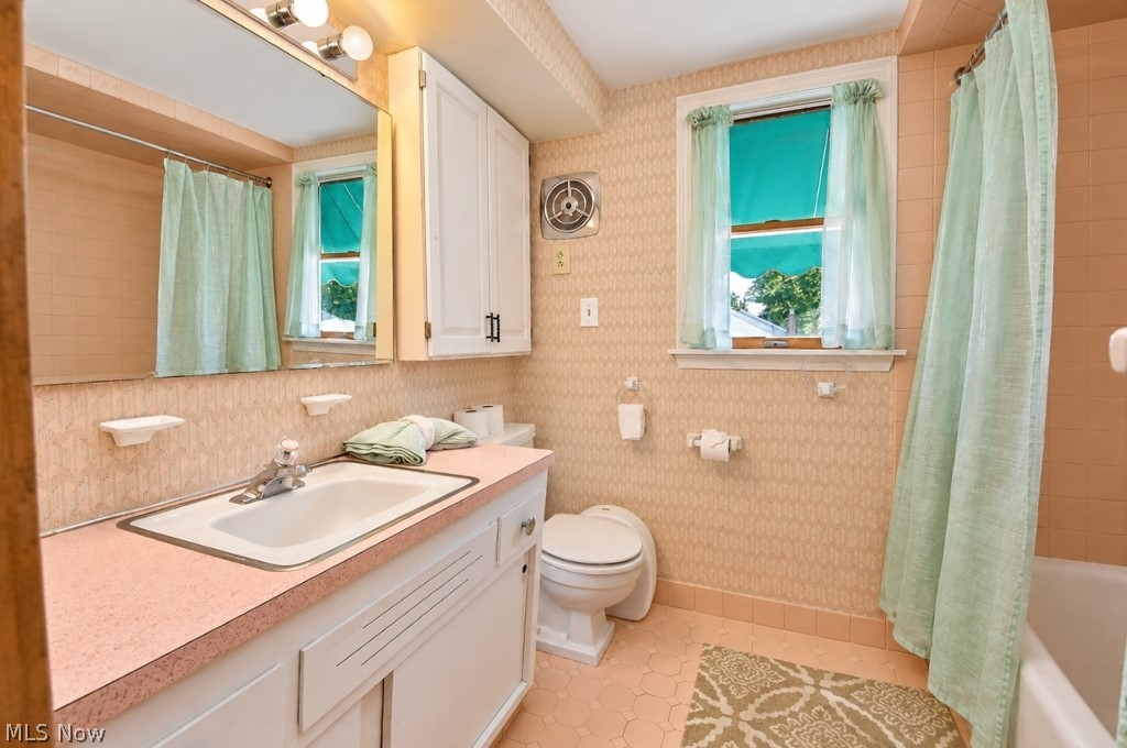 1323 Richmond Road Lyndhurst OH 44124