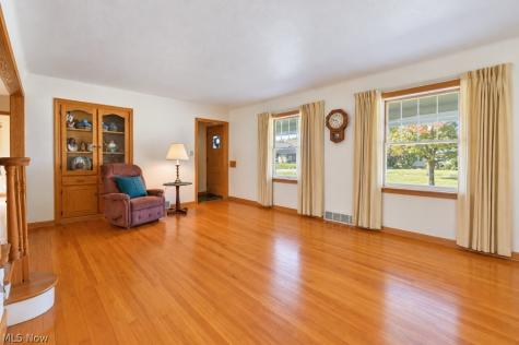 1323 Richmond Road Lyndhurst OH 44124
