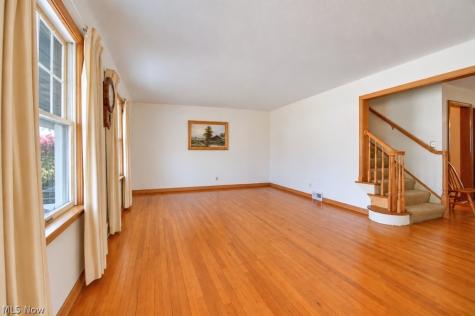1323 Richmond Road Lyndhurst OH 44124