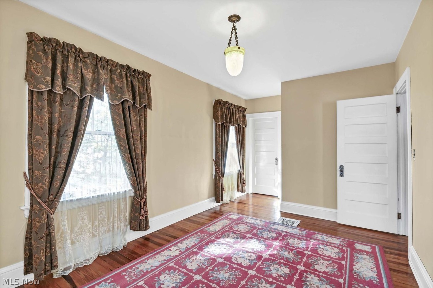 1587 Grace Avenue Lakewood OH 44107