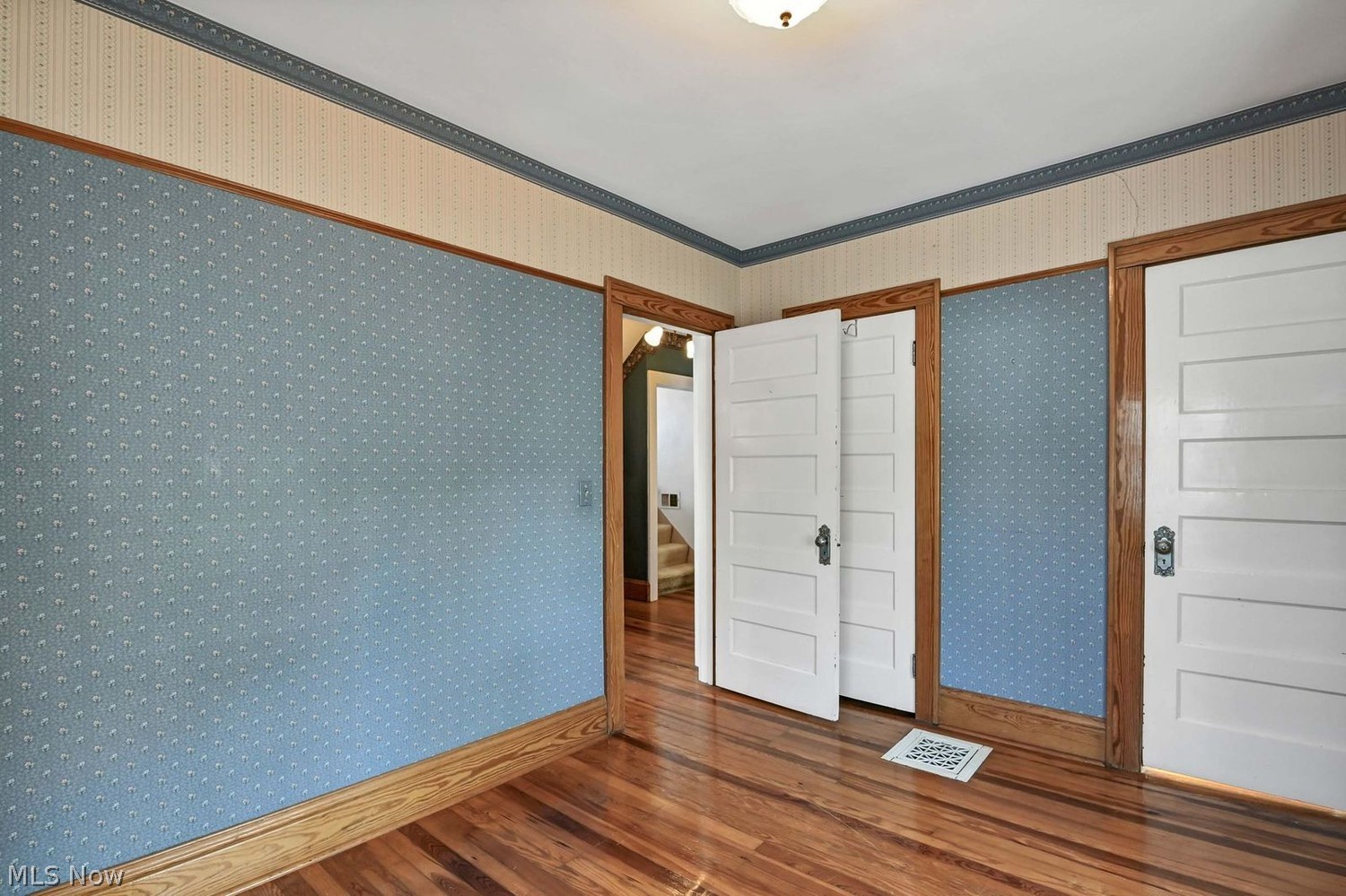1587 Grace Avenue Lakewood OH 44107