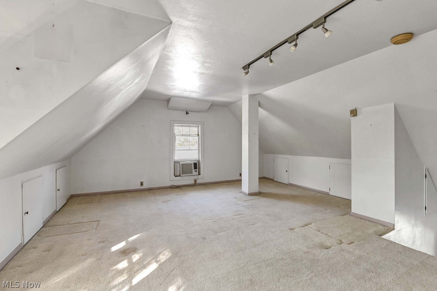 1587 Grace Avenue Lakewood OH 44107
