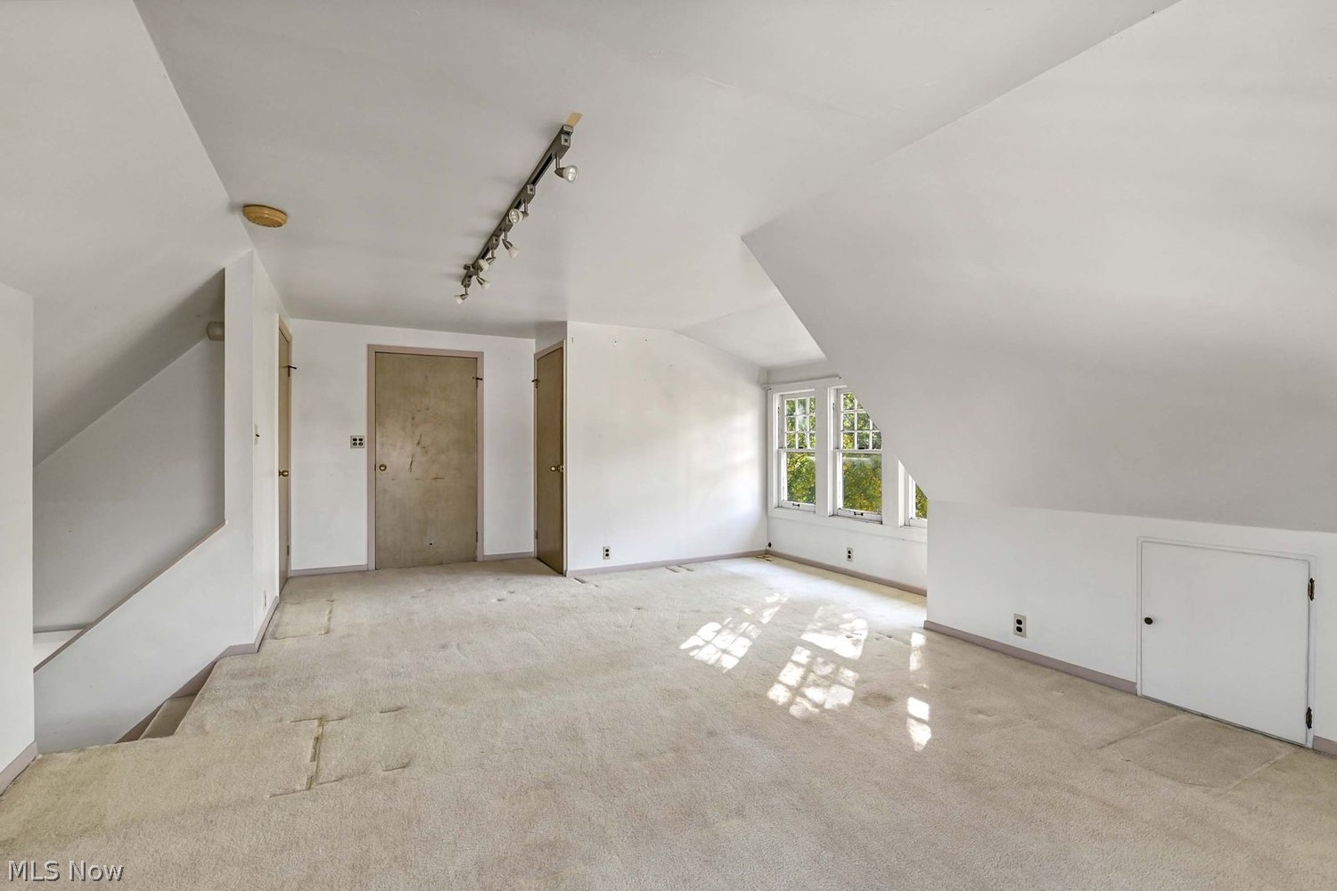 1587 Grace Avenue Lakewood OH 44107