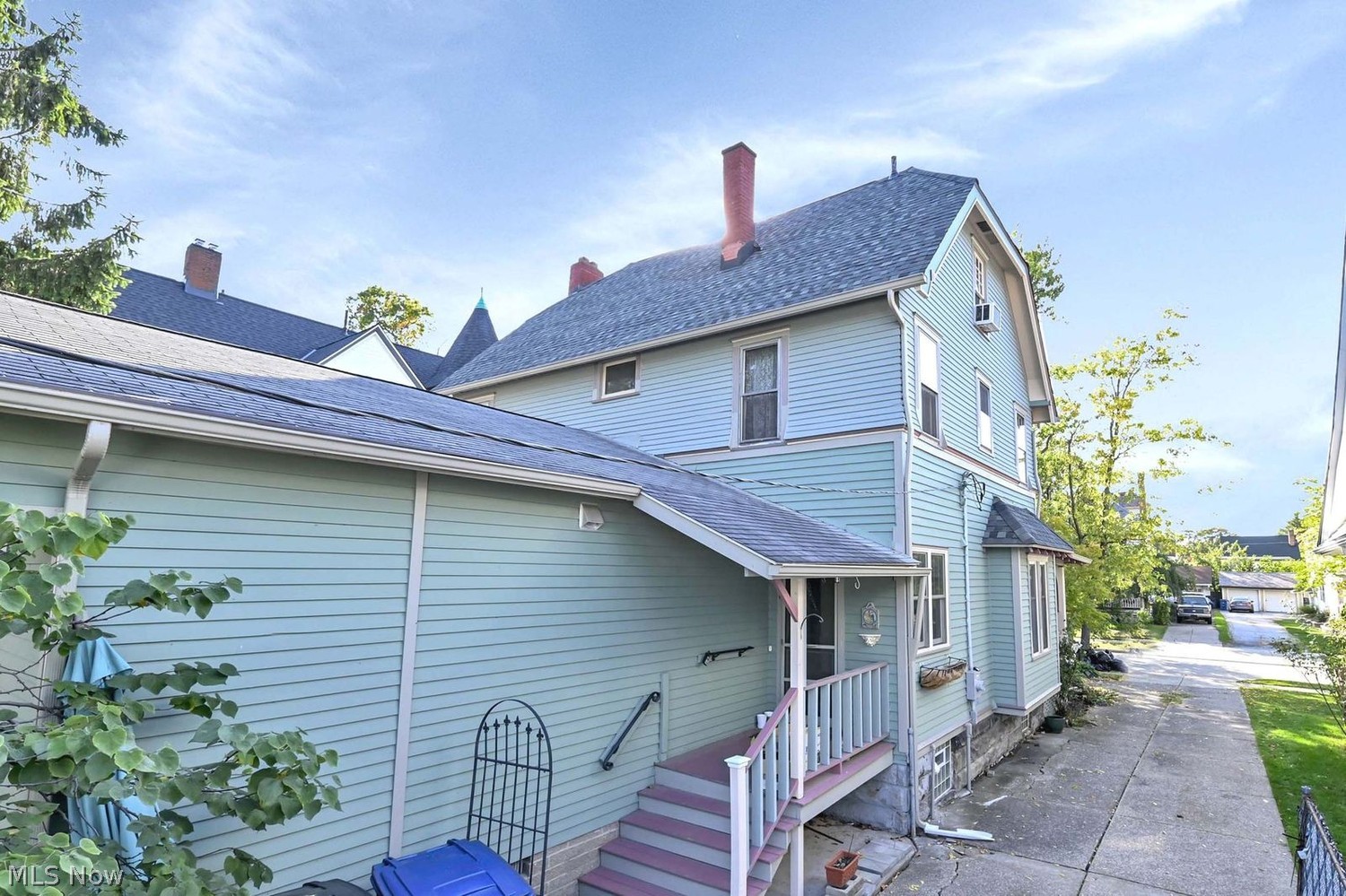 1587 Grace Avenue Lakewood OH 44107