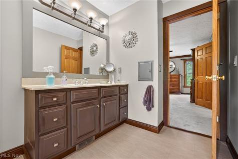 607 Highwood Drive Cuyahoga Falls OH 44223