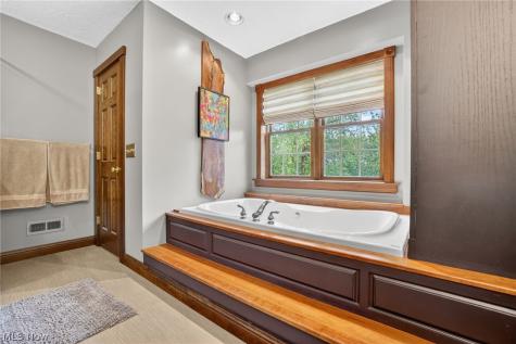 607 Highwood Drive Cuyahoga Falls OH 44223