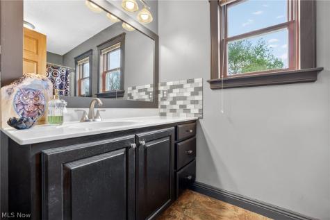 607 Highwood Drive Cuyahoga Falls OH 44223